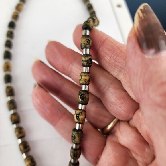 Lot of Two Wooden Beaded Womens Necklaces - Picture 2 of 3